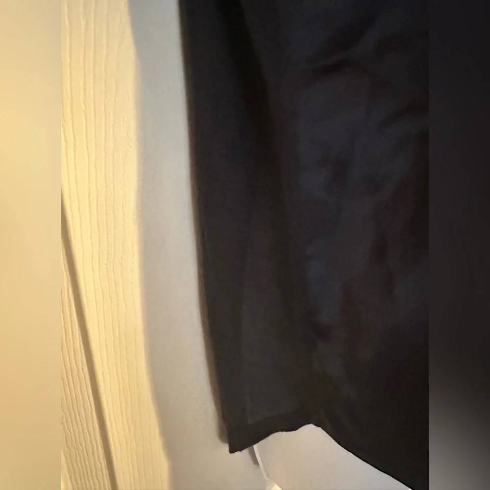 Vince long sleeve. Silk front, modal/cashmere back and sleeves. Navy size small - Picture 4 of 10